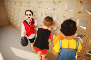 Halloween w hotelu — jak przygotować bal i program animacji dla dzieci?